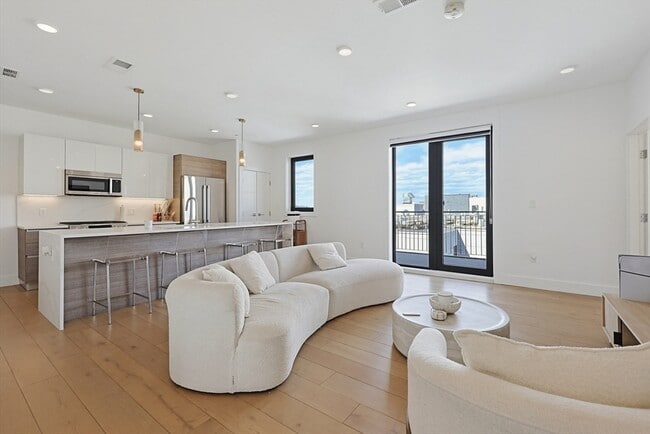 Building Photo - 30 Penniman Rd Unit 605