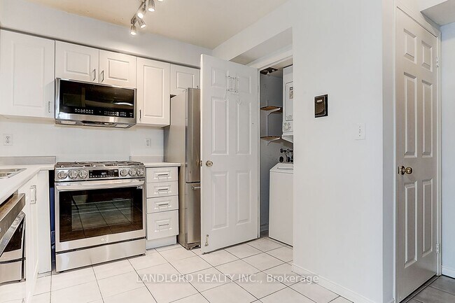 Photo - 190 Manitoba St Unit 811