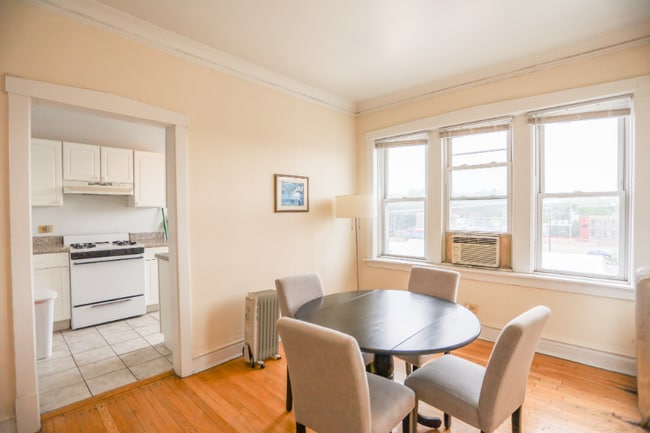 Photo - 2451 W Gunnison St Unit 3