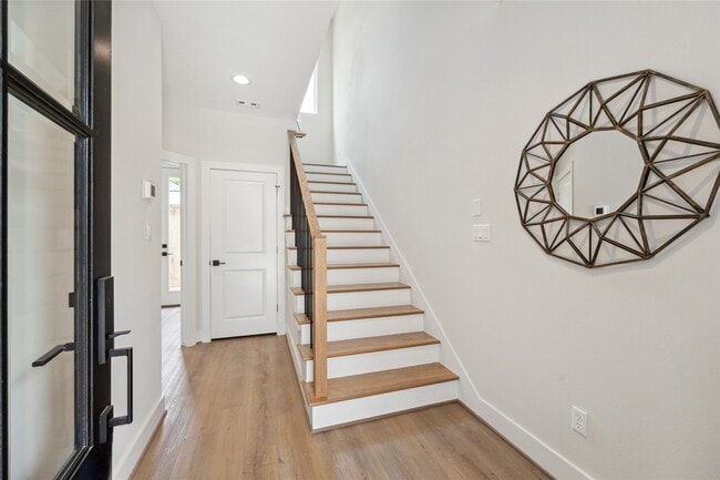 Photo - 524 Janisch Rd