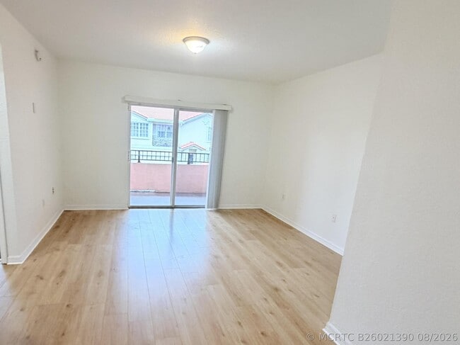 Photo - 1302 Belmont Ln Unit 1302
