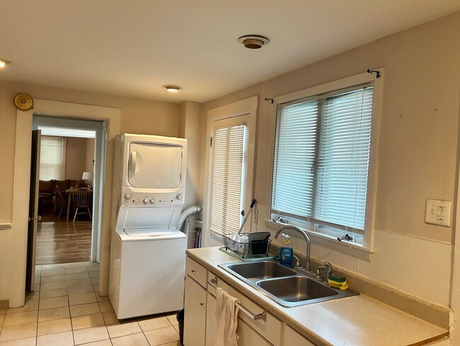 Photo - 163 Lewis St Unit Down-apt 1