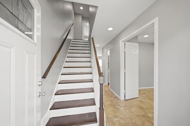 Building Photo - 13447 Castilian Dr Unit 57