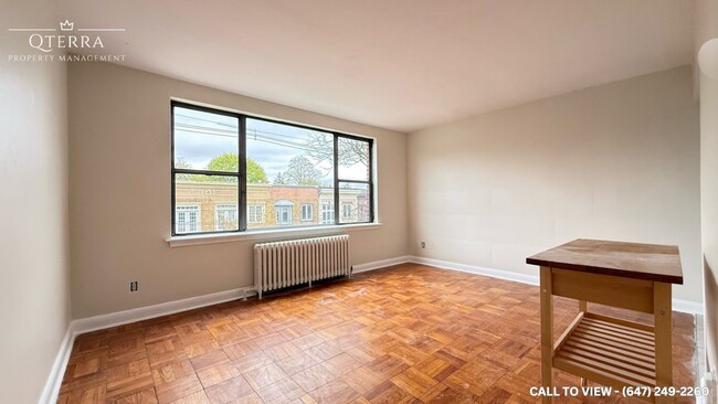Building Photo - 244 Roncesvalles Av