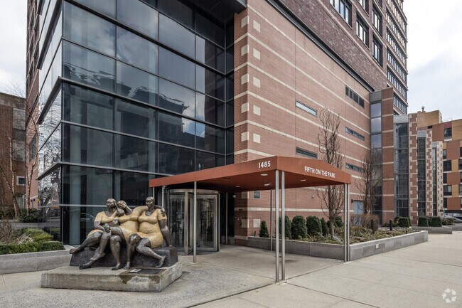 Photo - 5th on the Park