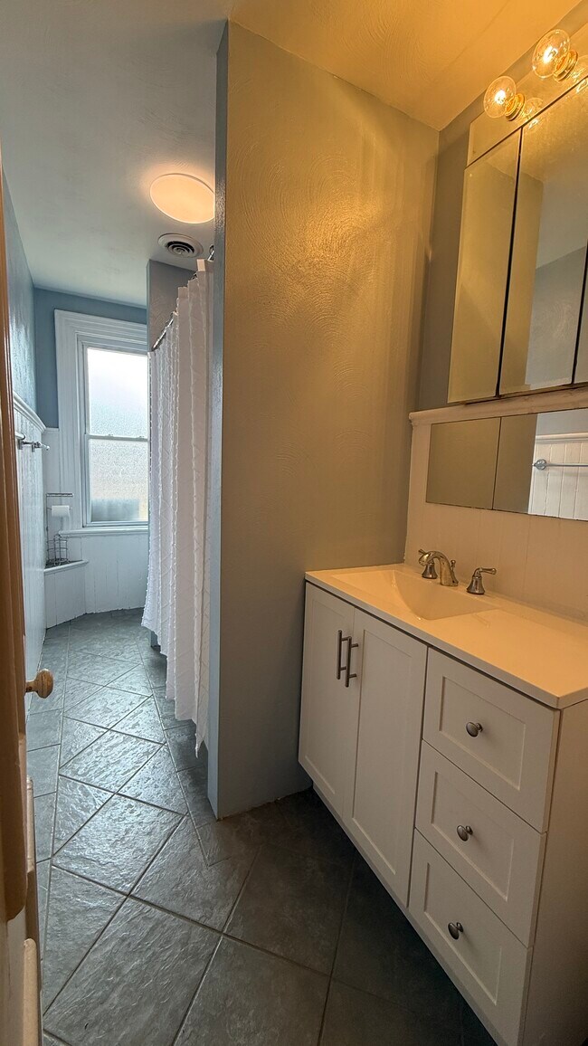 2016 E Carson St Unit 2016 E Carson St., 2nd Floor