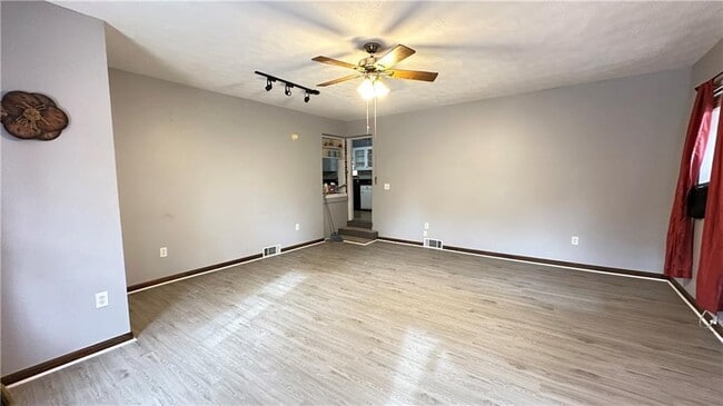 Photo - 364 Navarre Dr