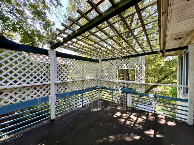 Photo - 130 Edwin Pl Unidad Apt # 4