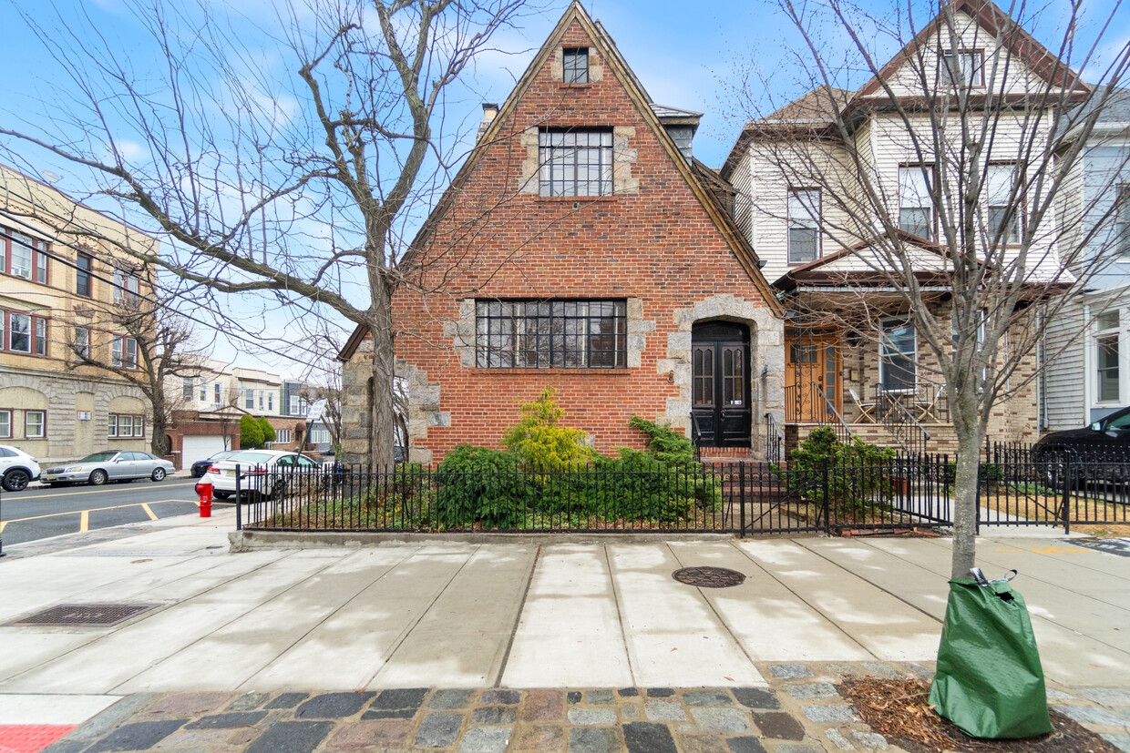Photo - 2314 Palisade Ave (Weehawken, NJ)