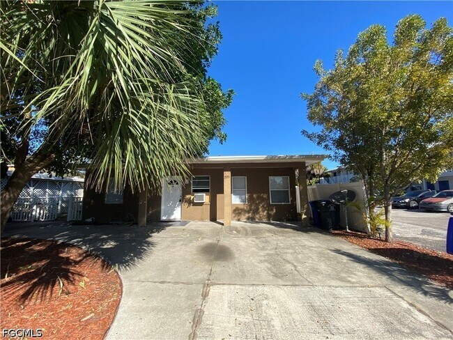 Photo - 1935 Ricardo Ave