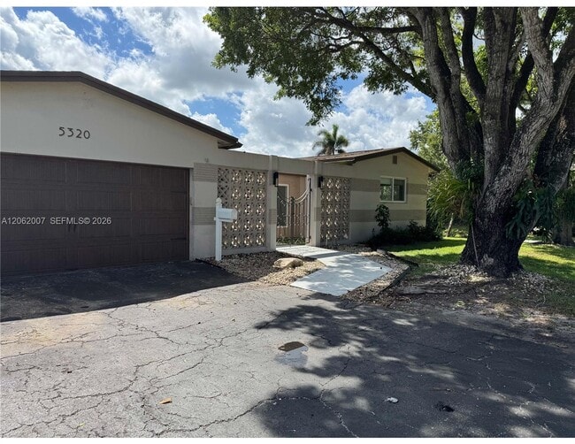 Building Photo - 5320 SW 89th Ave