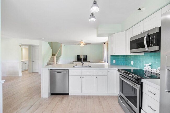 Photo - 123 Yacht Club Way