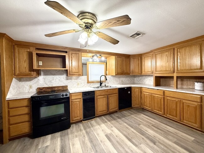 Photo - 52 Landmark Rd