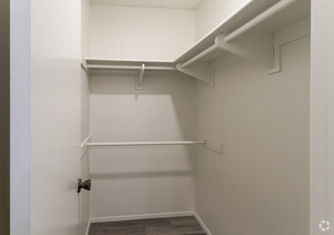 2BR, 2BA - 900 SF