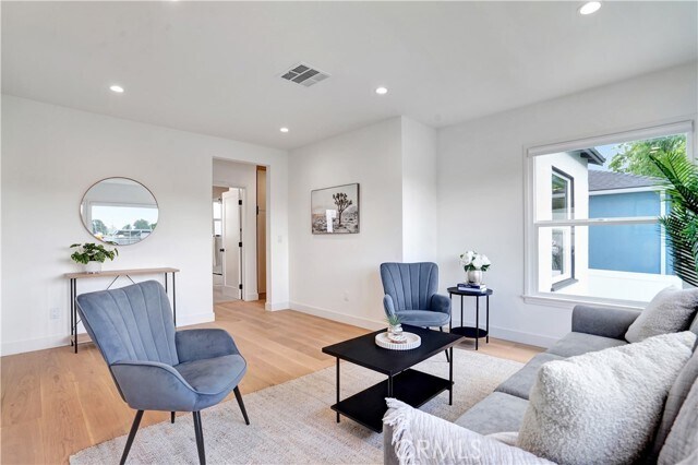 Photo - 6438 Lindley Ave