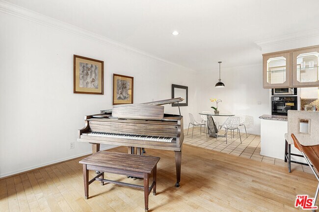 Photo - 1250 Kings Rd Unidad 208