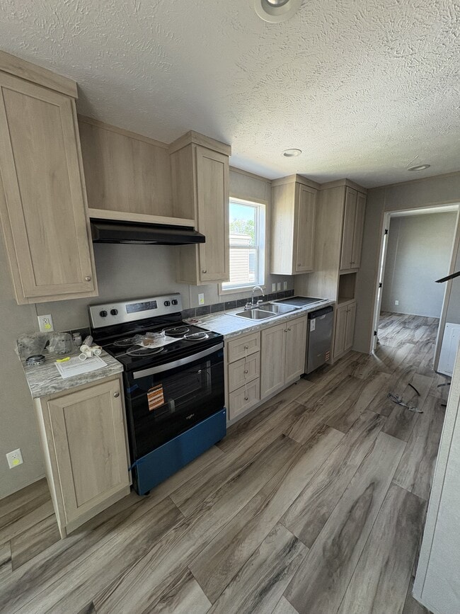 Photo - 201 Addison St