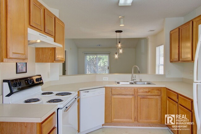 Photo - 239 Dupont Way