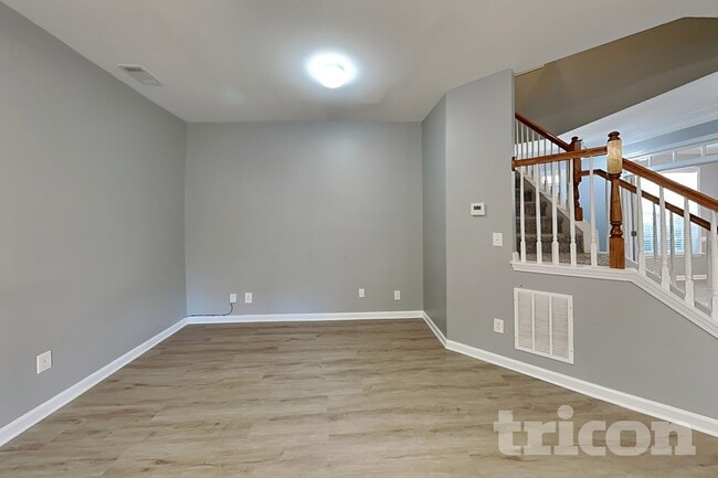 Photo - 2242 Rosemoore Walk NE