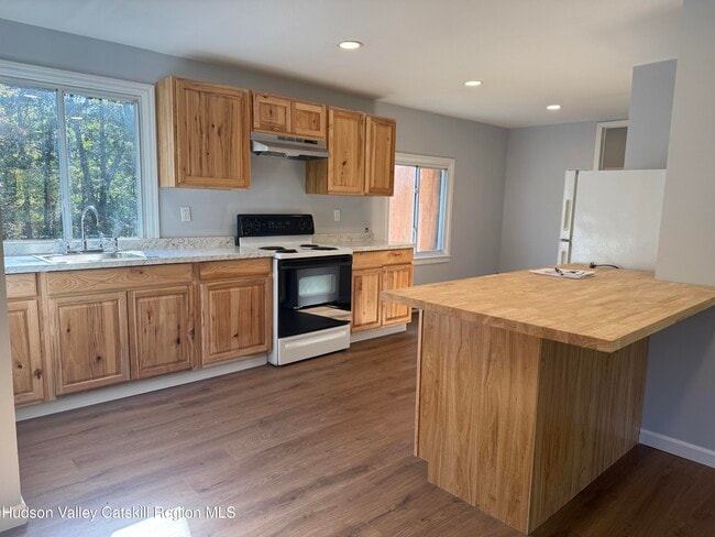 Photo - 1050 Lucas Ave Ext