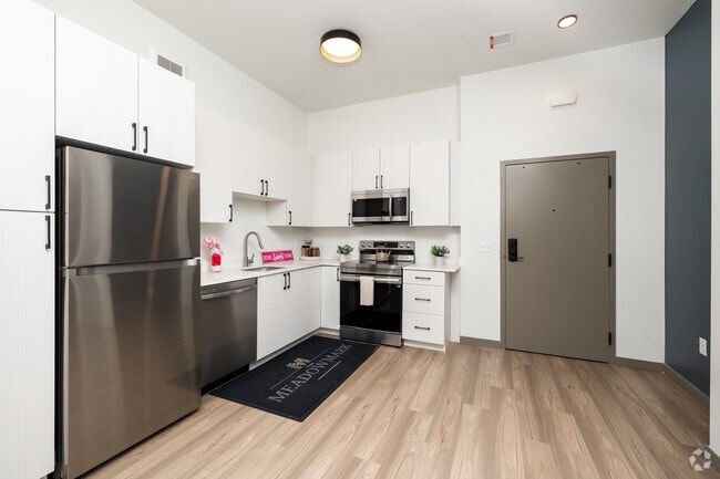 1BR, 1BA - 587SF - Kitchen
