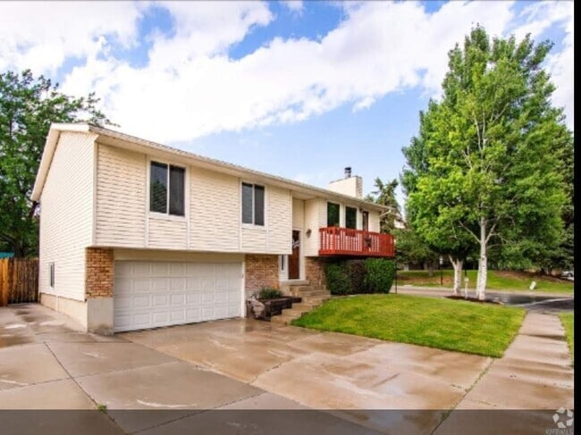 Building Photo - 9798 S Yorkshire Dr Unit Adel Rental