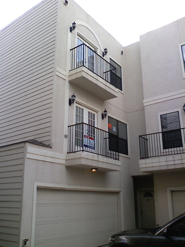 Building Photo - 4413 Koehler St Unit D