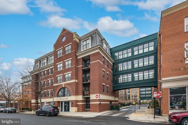 Building Photo - 1111 Oronoco St Unit 532