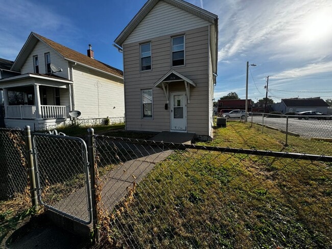 Photo - 2 bedroom house with garage!