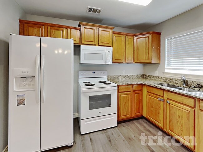 Photo - 185 Trout St