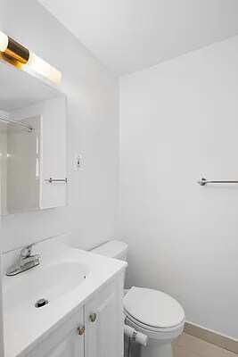 Photo - 311 E 25th St Unidad E3