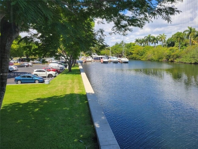 Building Photo - 3401 N Country Club Dr Unit EI202 Rental