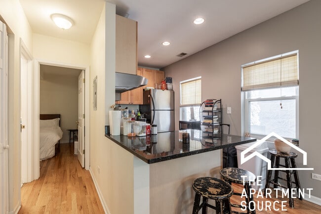 Building Photo - 906 N Wood St Unit 1f