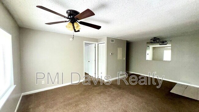 Photo - 1845 Lindberg Dr Unit Apt 02