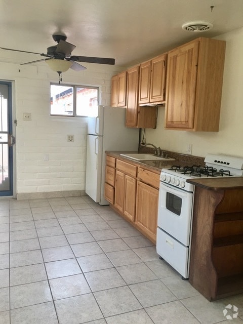 Building Photo - 1701 E 13th St Rental
