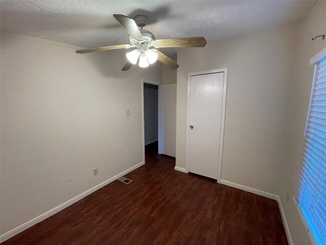 Photo - 16658 Meadowcroft St