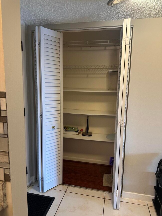 Photo - 9355 SW 8th St Unidad 311