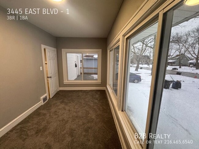 Photo - 3445 East Blvd Unidad 1