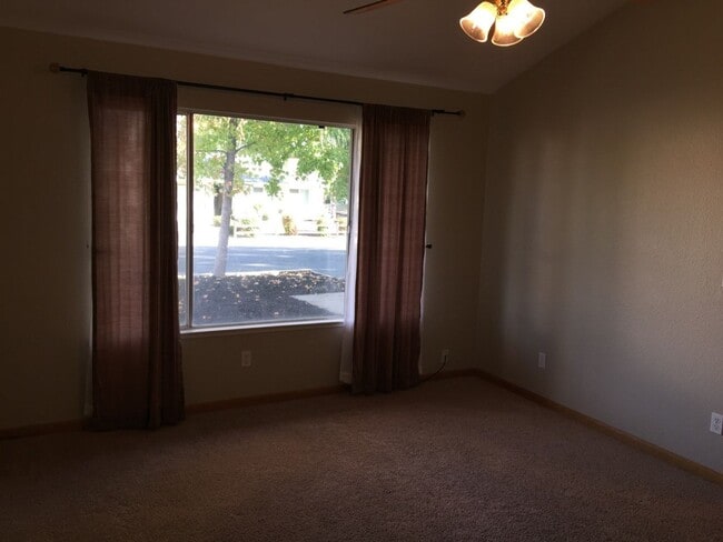 Photo - Clean Large 4 Bedroom 2 Bathroom Home For Rent - Section 8 Vouchers Accepted.