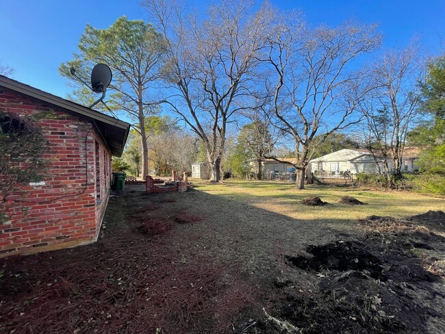 Photo - ** 3 Bed 2 Bath Located in Virginia Estates ** Call 334-366-9198 to schedule a self tour