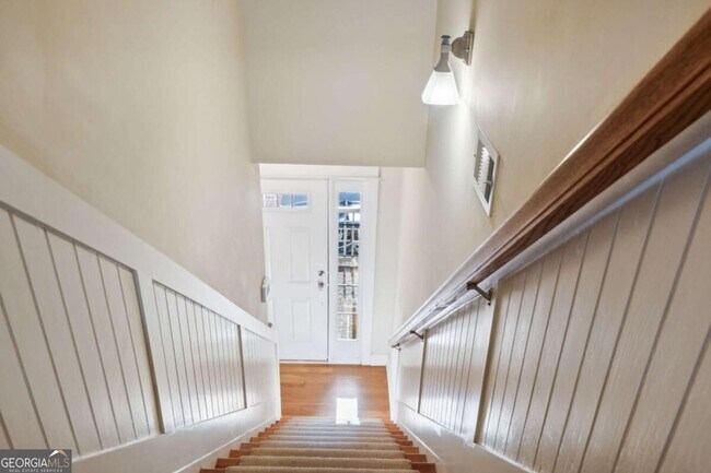 Photo - 655 Mead St SE