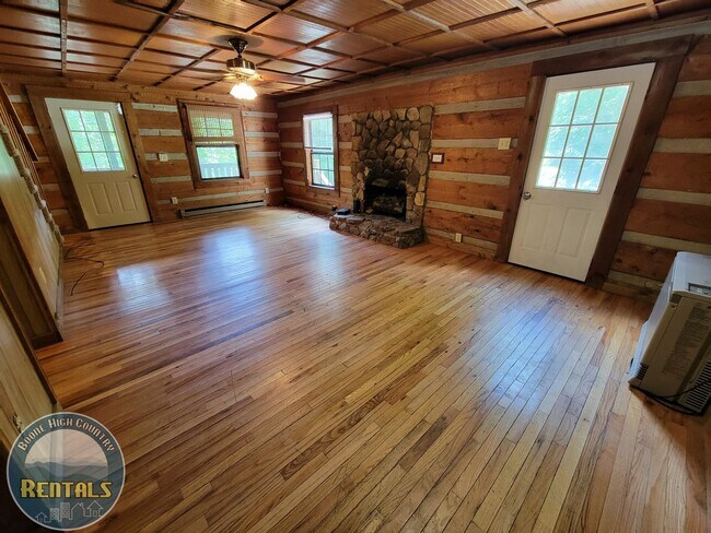 Photo - 3bd Log Home Close to Town