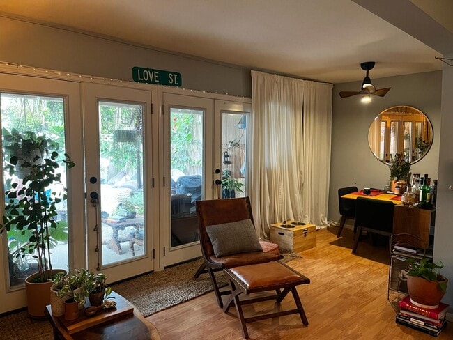 Photo - 3641 Kelton Ave Unidad A