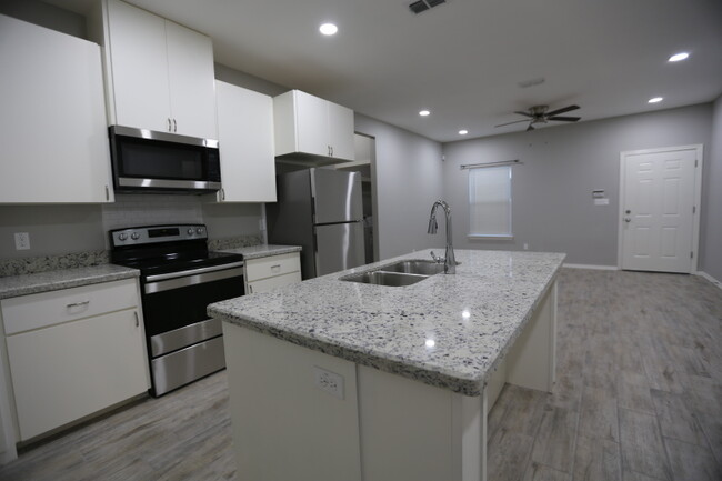 Building Photo - 1502 W Heritage Dr Unit 2 Rental