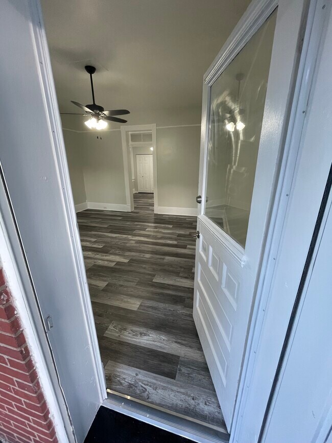 Entrada principal - 1418 N 3rd St