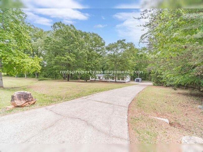 Photo - A COUNTRY DREAM! 4BR, 2BATH MANUFACTURED HOME, $1650./month