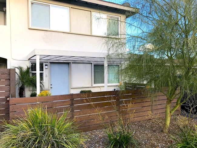 Photo - 212 E 8th St Unidad B