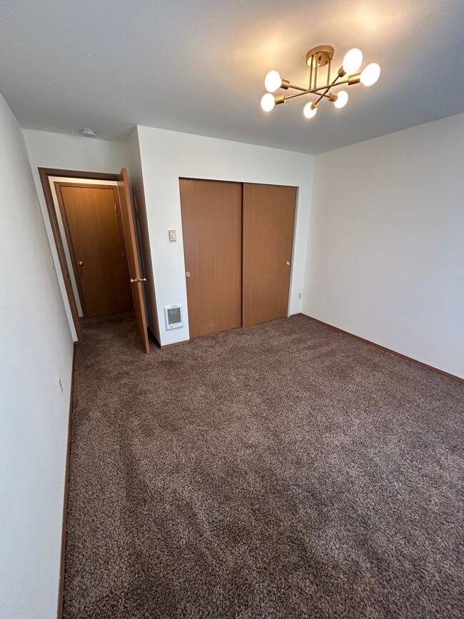 Photo - 919 College Ln NE