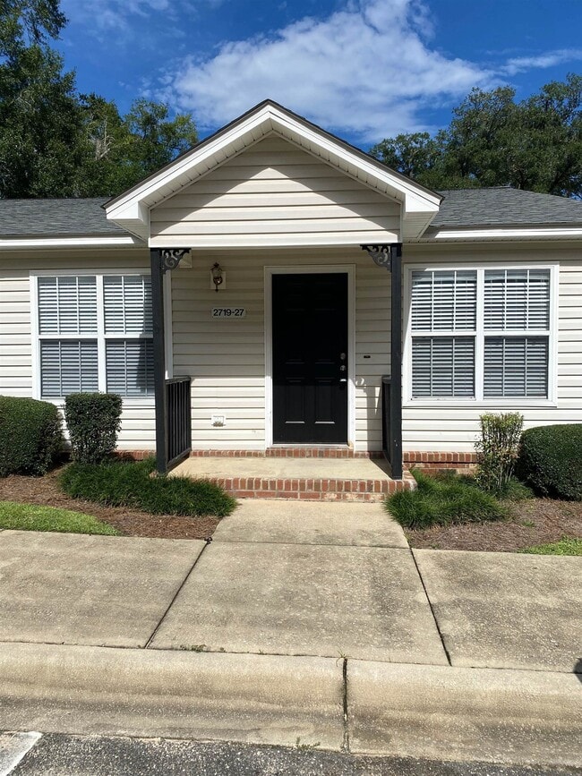 Building Photo - 2719 W Tharpe St Rental