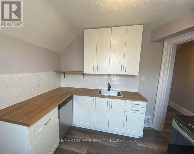 Photo - 282 Brant Ave